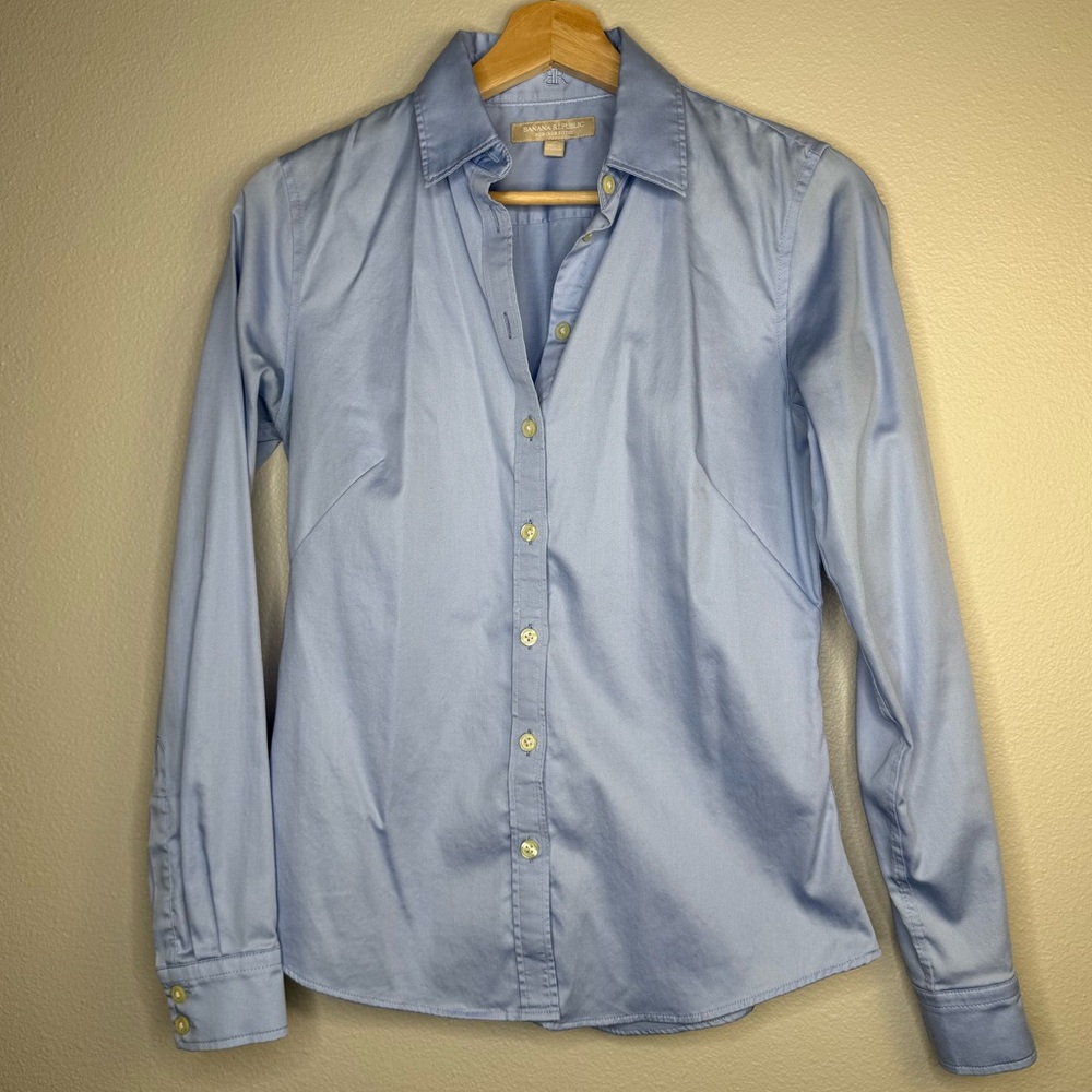 BANANA REPUBLIC Light Blue Button-Down Shirt Women’s Size 4